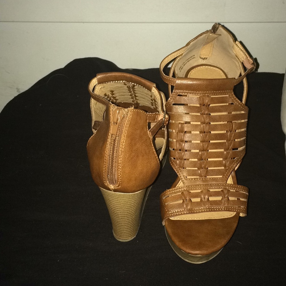 10W Strappy Brown Wedges zipper SUPER COMFORTABLE